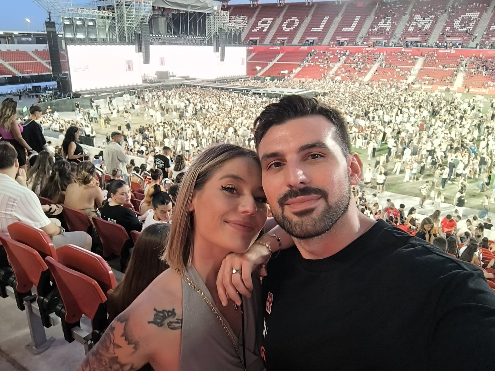 Eli y M. Ángel disfrutando de un concierto